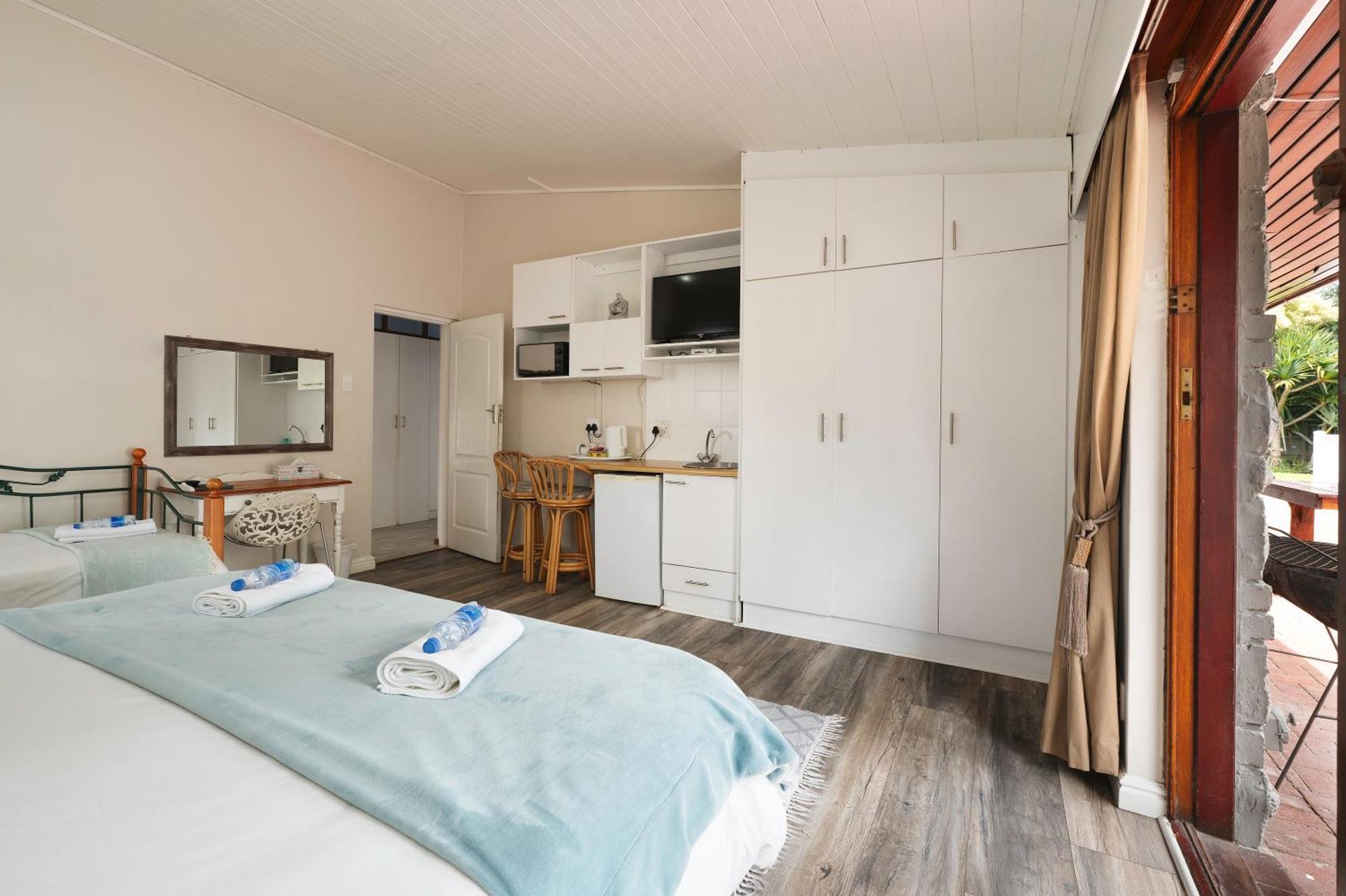 Admirals Lodge Guest House And Brightways Self Catering Apartments Port Elizabeth Esterno foto