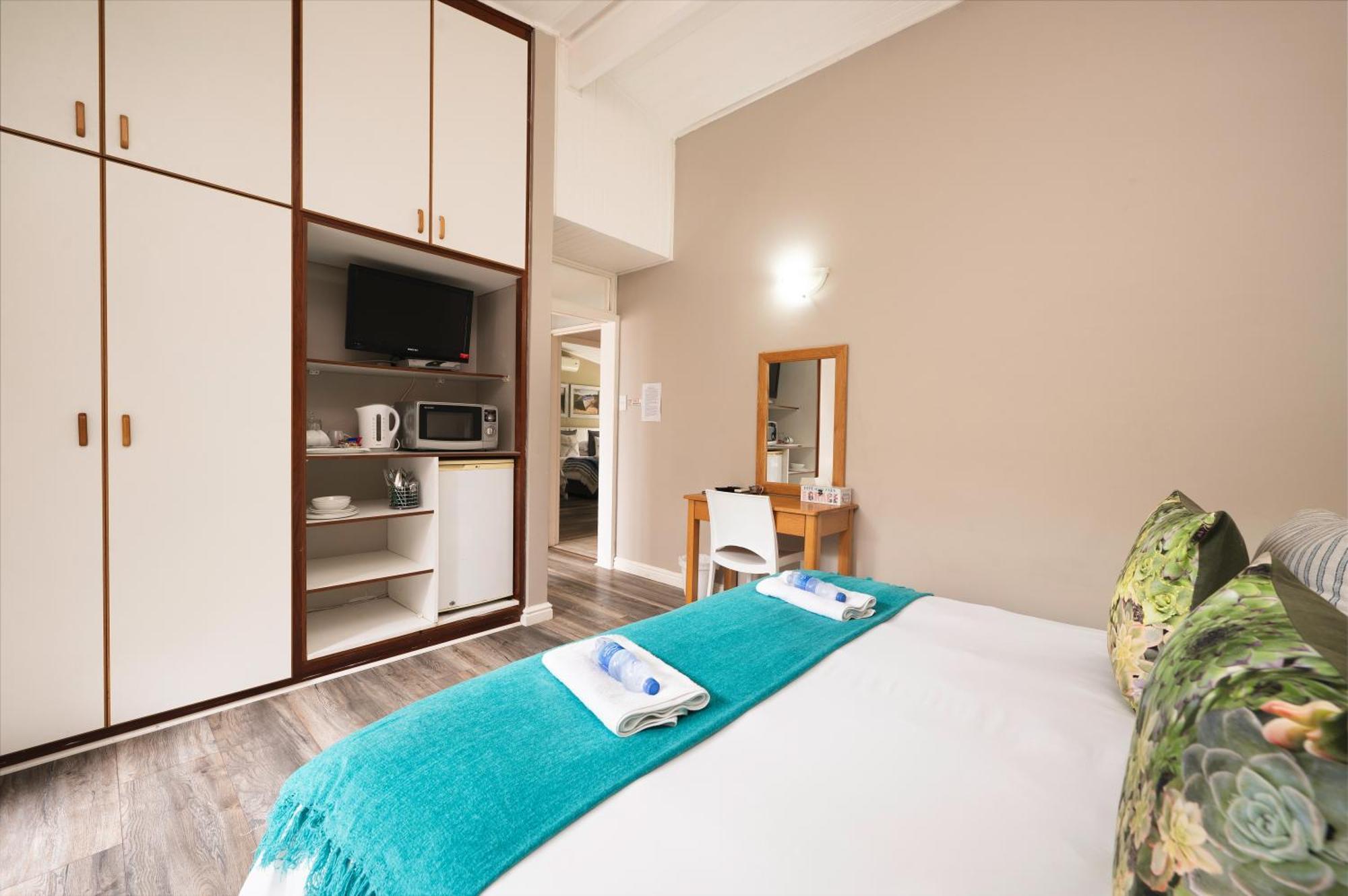 Admirals Lodge Guest House And Brightways Self Catering Apartments Port Elizabeth Esterno foto