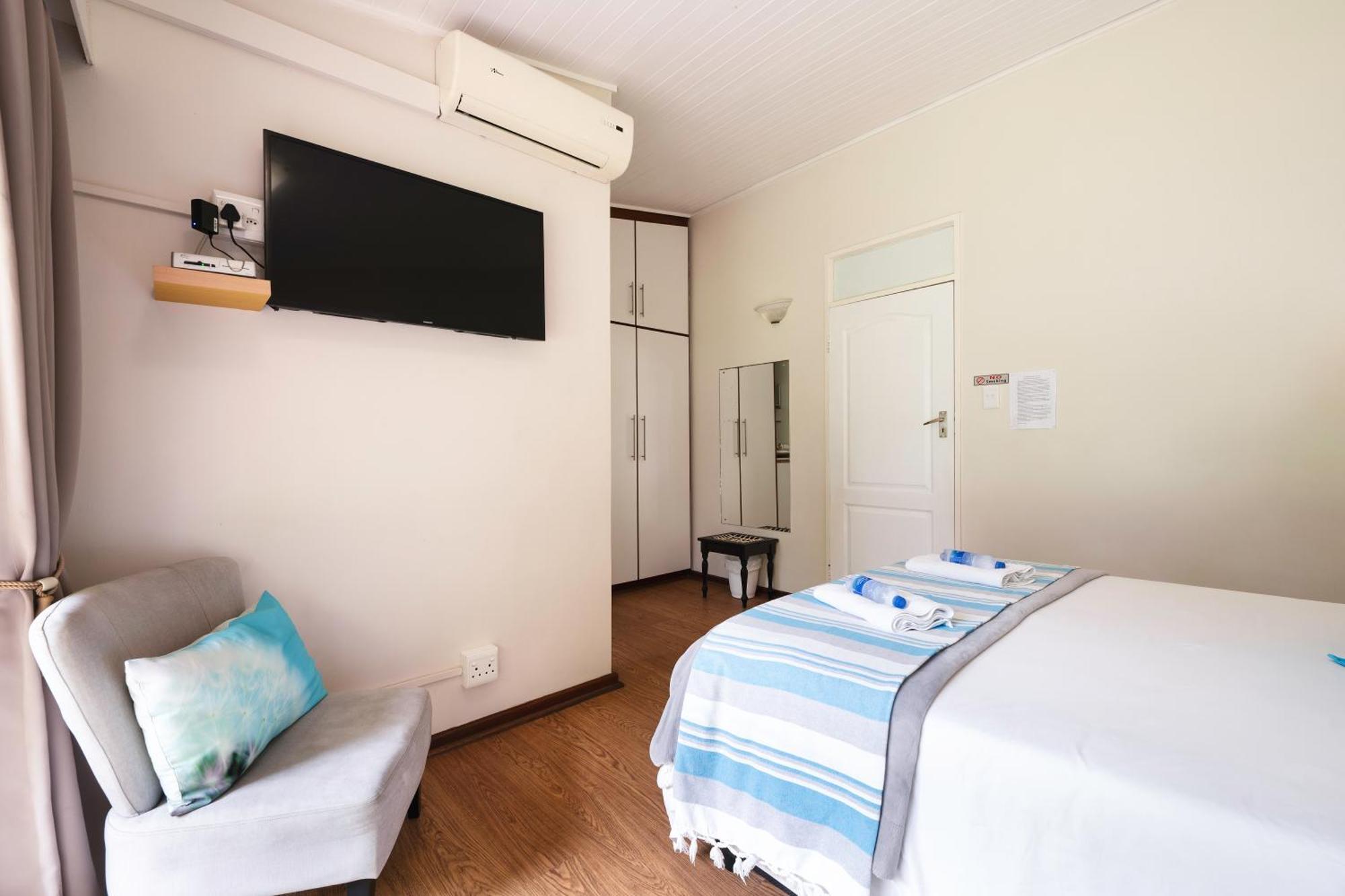 Admirals Lodge Guest House And Brightways Self Catering Apartments Port Elizabeth Esterno foto