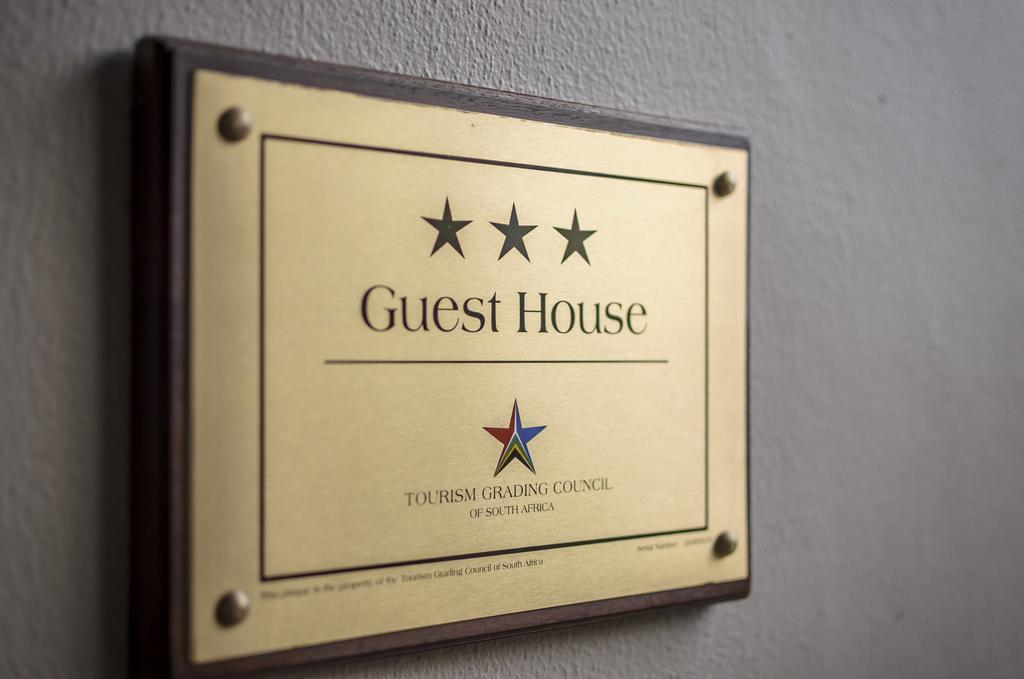 Admirals Lodge Guest House And Brightways Self Catering Apartments Port Elizabeth Esterno foto