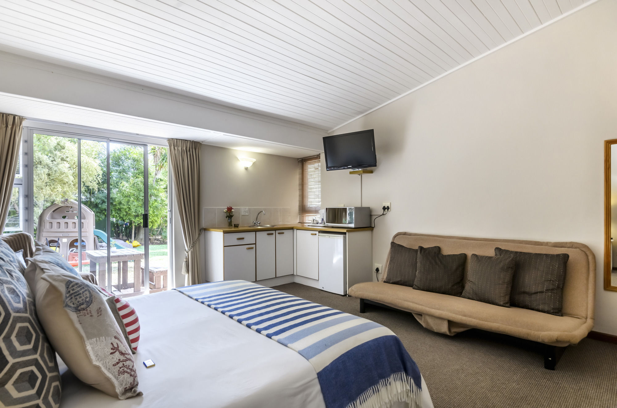 Admirals Lodge Guest House And Brightways Self Catering Apartments Port Elizabeth Esterno foto